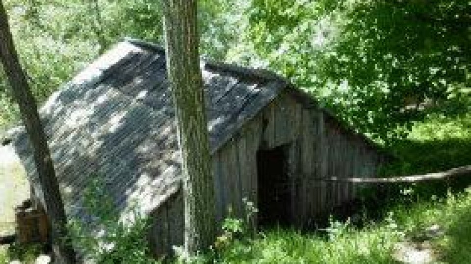 Hidrocentrală în curte