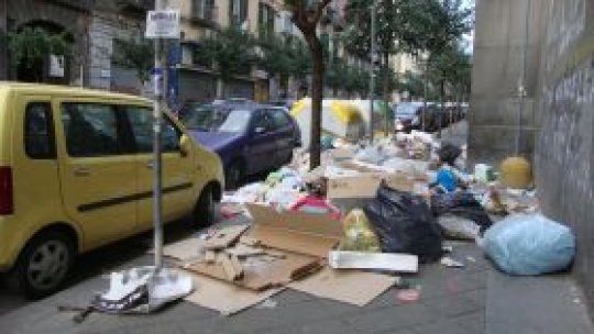 "Îngerii gunoaielor" încearcă să salveze Napoli de deşeuri