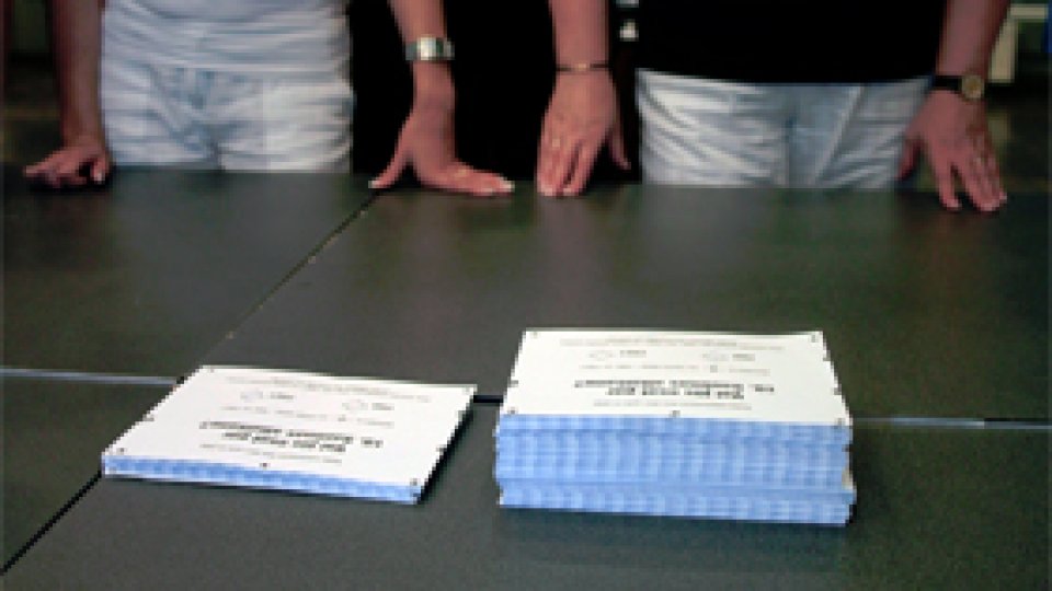 Letonii au votat masiv pentru dizolvarea parlamentului