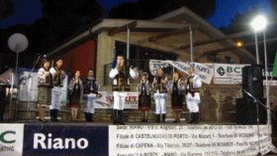 Petrecere tradiţională românească în Peninsulă