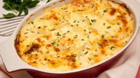 Cartofi gratinaţi cu verdeţuri