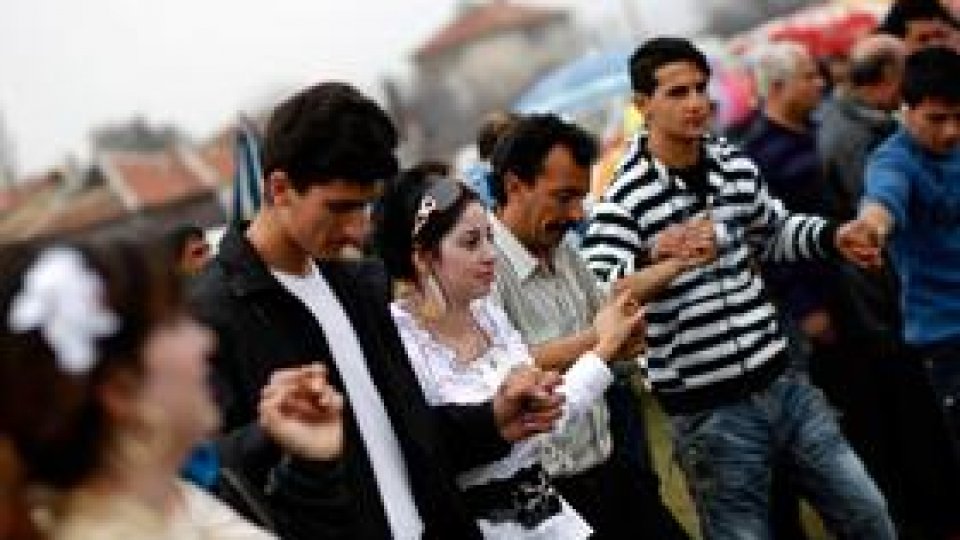 Anchetă în cazul logodnei unor minori romi de la Iveşti