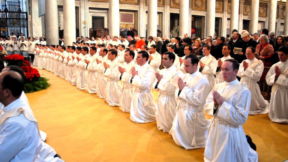 Preoţi din Italia, şantajaţi pe Facebook