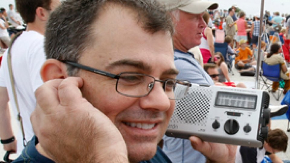 Mai puţine greşeli în folosirea limbii române la radio