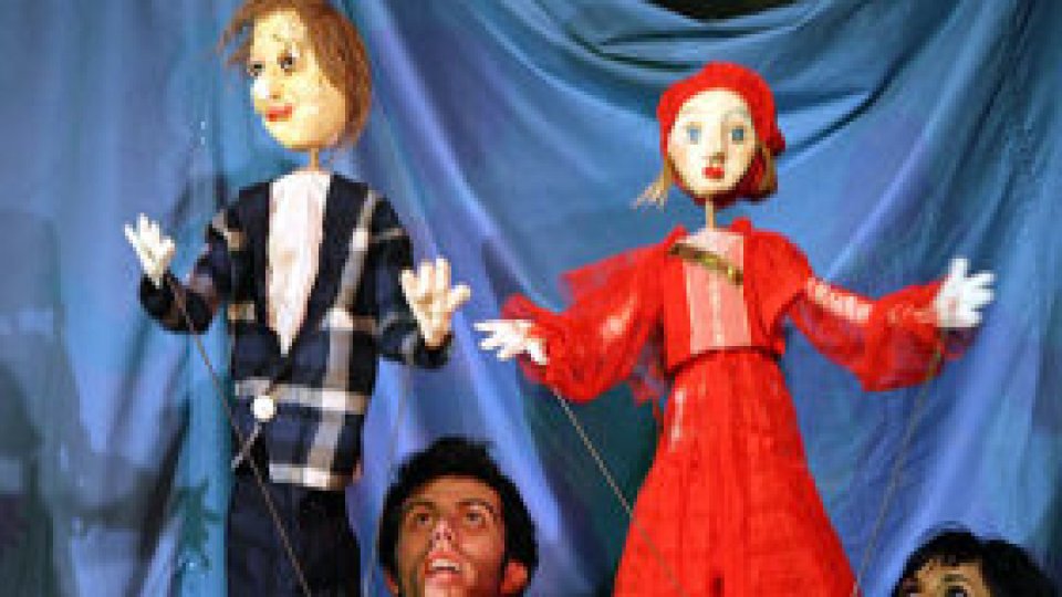 Teatru şi pentru copiii de la sate