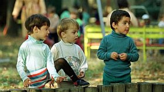 Cum sunt părinţii adoptivi din România?