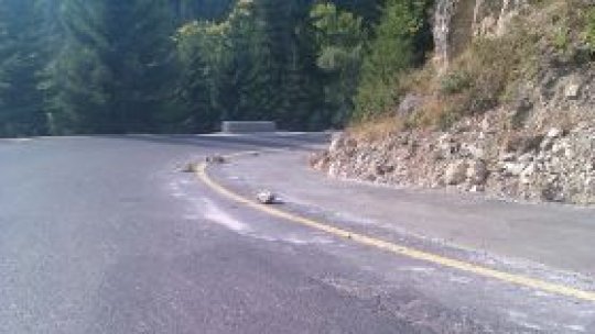Asfaltul de pe "drumul Babelor" transformă Parcul Bucegi
