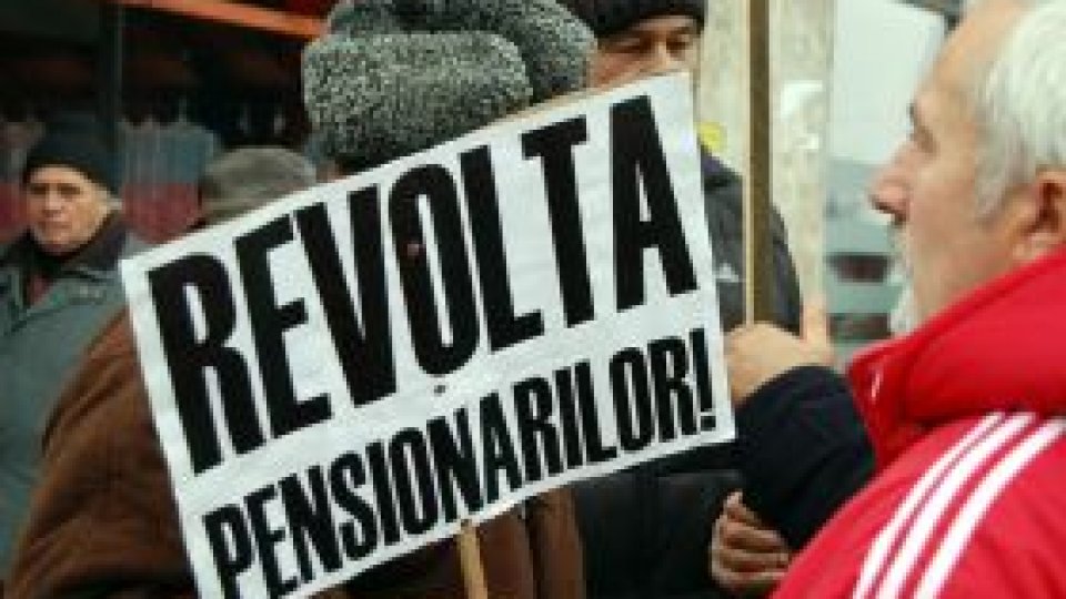 Pensionarii din Valea Jiului protestează la Petroşani  