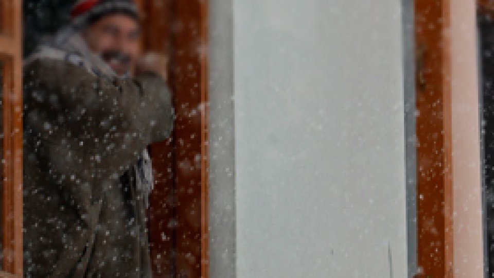 Anchetator rus, concediat după ce a sărit pe geam