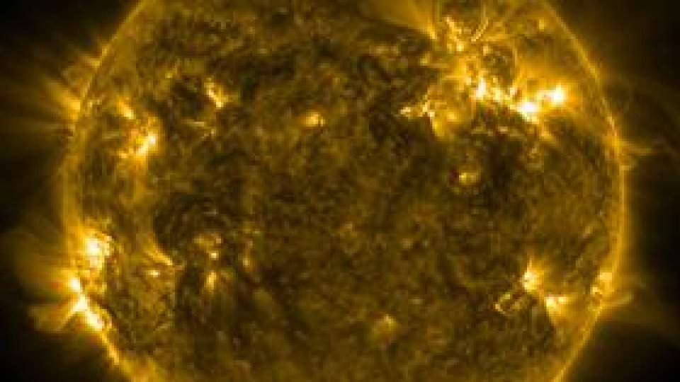 O puternică erupţie solară loveşte Pământul