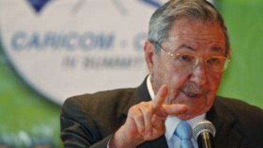 Raul Castro apără partidul unic