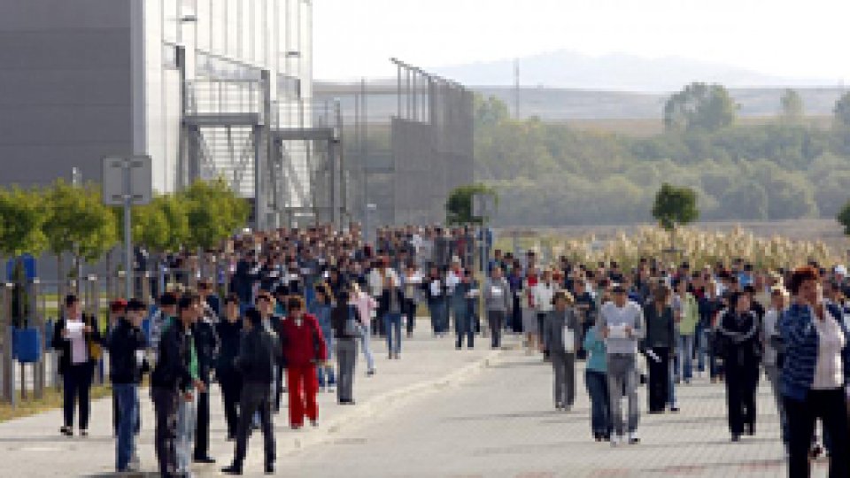 Locurile de muncă şi investiţiile "prioritare în 2012"