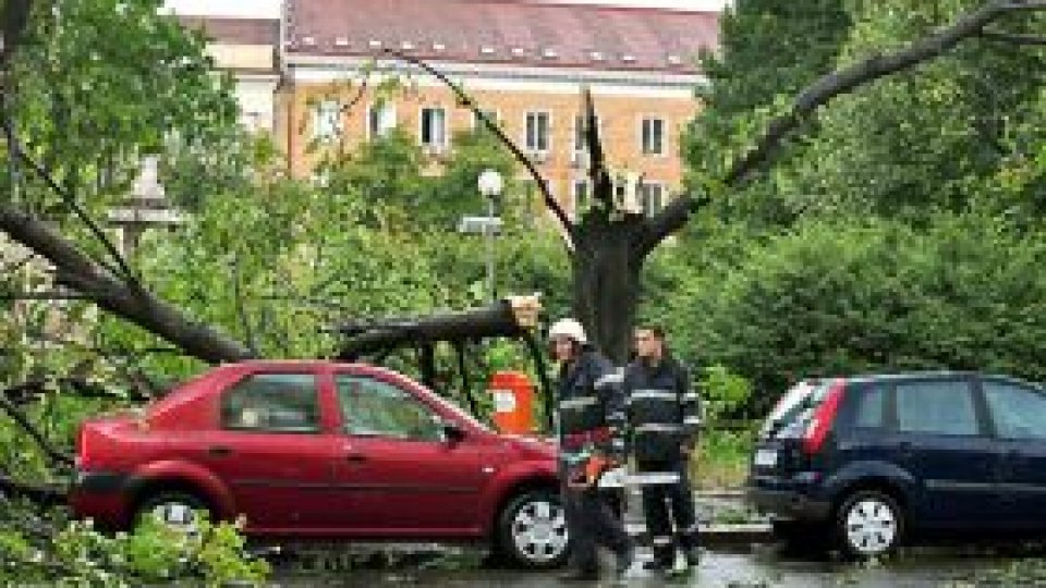 Nouăsprezece localităţi, afectate de furtună în România