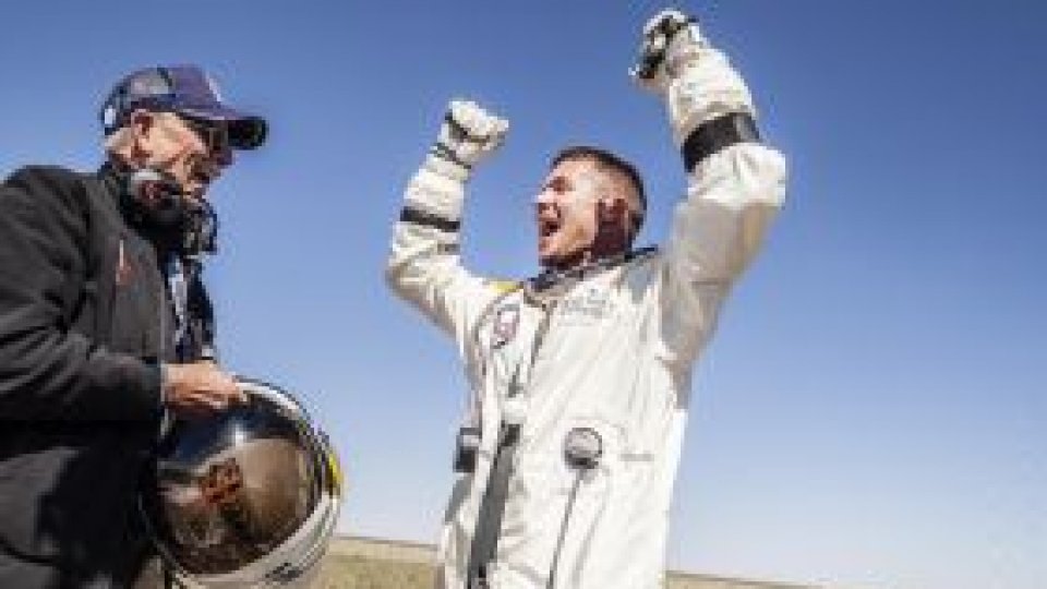 Felix Baumgartner depăşeşte viteza sunetului în cădere liberă