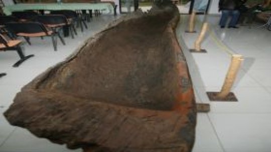 Descoperire inedită - barcă primitivă în apele Muresului!