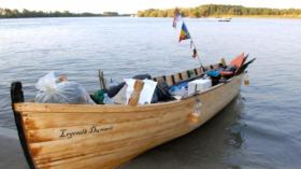 Plimbare pe Dâmboviţa cu canotca