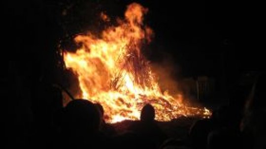 Argeşenii au aprins Focul lui Sumedru