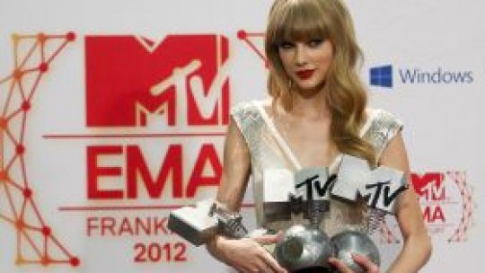 Taylor Swift şi Justin Bieber, marii câştigători EMA
