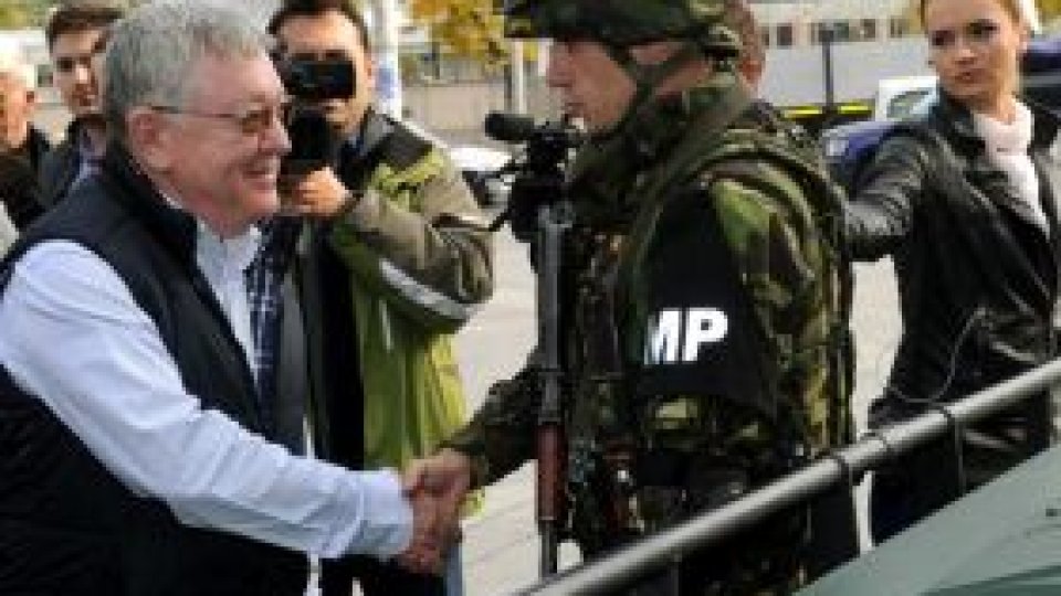 Ministrul apărării s-a întâlnit cu soldaţii români din Kandahar
