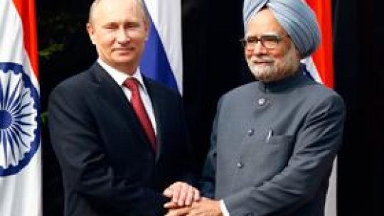 Vladimir Putin discută acorduri economice în India