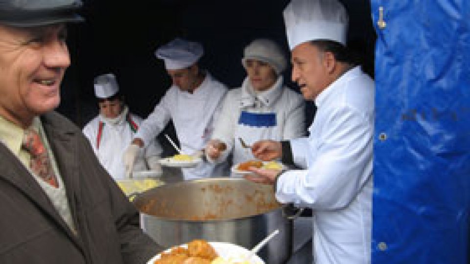 Sarmale şi ţuică pentru piteşteni