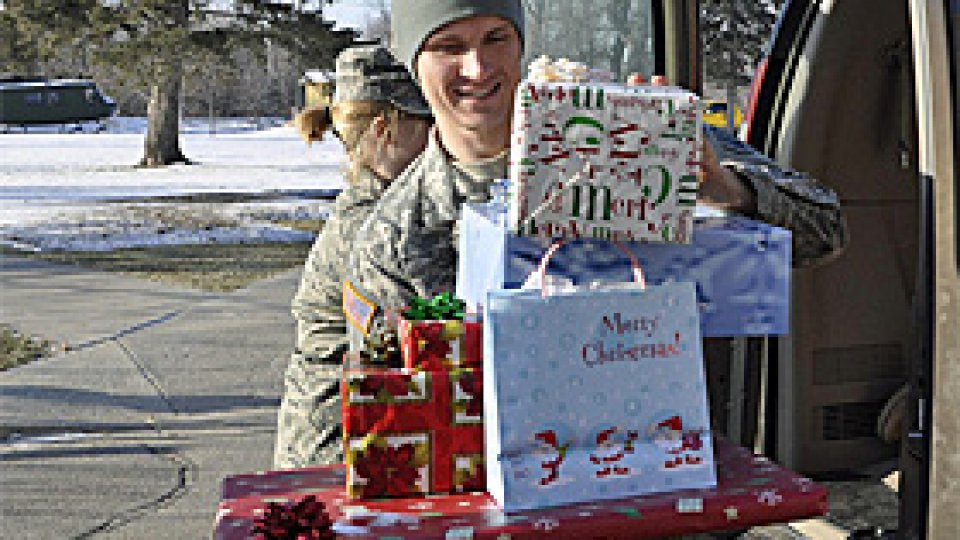 Zeci de camioane cu jucării ajung în Bistriţa-Năsăud