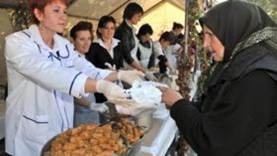 Ceai cald pentru ploieşteni