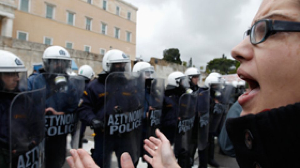 Parlamentarii greci dezbat un nou plan de austeritate