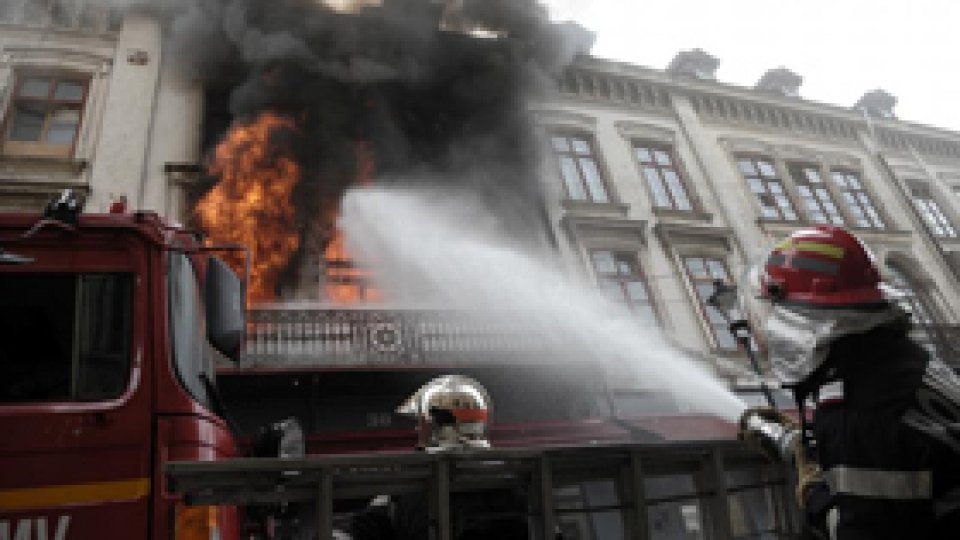 Incendiu la patru cabane din Straja