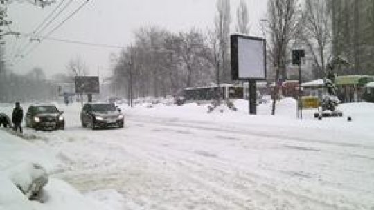 Maşinile parcate neregulamentar "împiedică deszăpezirea"