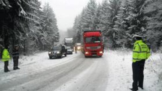 Circulaţia rutieră revine la normal pe drumurile naţionale