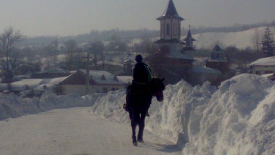 Un sat din judeţul Vâlcea este izolat de trei săptămâni