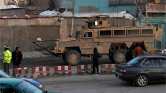 NATO "îşi retrage funcţionarii din Afganistan"