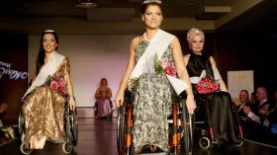 Concurs de frumuseţe pe scaunul cu rotile