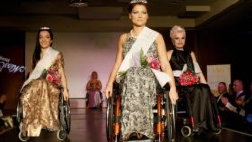 Concurs de frumuseţe pe scaunul cu rotile