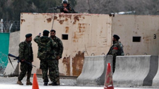 Nouă morţi într-un atac sinucigaş pe un aeroport afgan