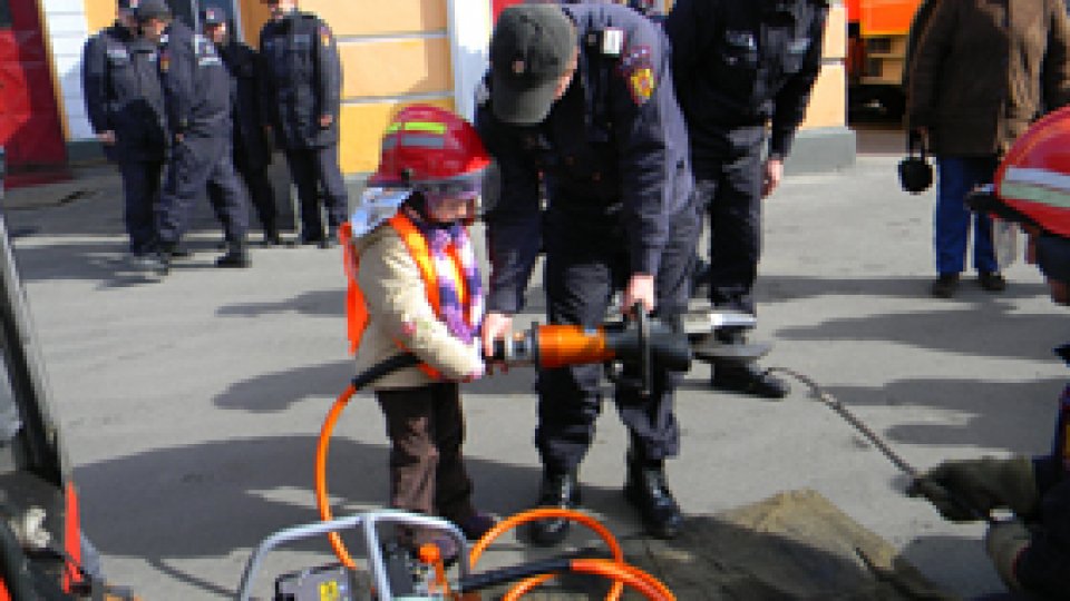 Ziua porţilor deschise la ISU Bucureşti