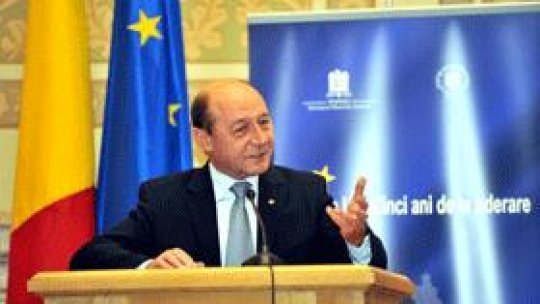 Traian Băsescu invită partidele politice la consultări