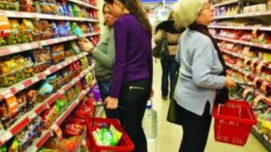 Inflaţia anuală scade, preţurile alimentelor cresc 