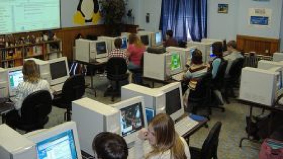 Calculatoare şi burse returnate pentru fals în acte