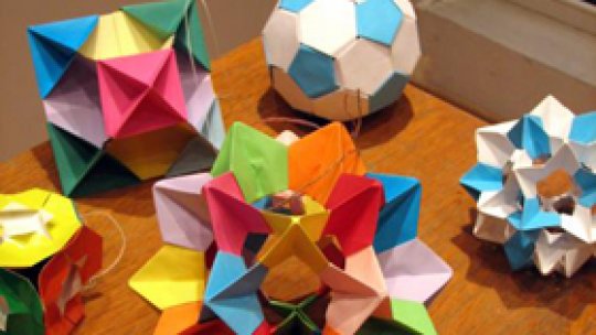 Mădălina Lazăr transformă hârtia în adevărate minuni