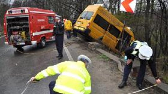 Opt persoane, rănite într-un accident rutier în Buzău