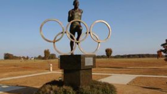 Atletul american Jesse Owens 
