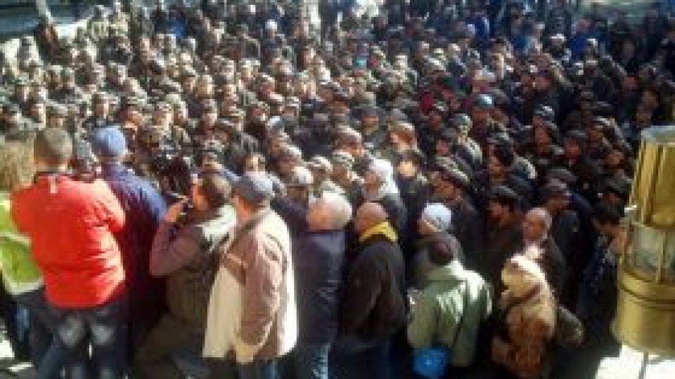 Minerii de la Lonea continuă protestul