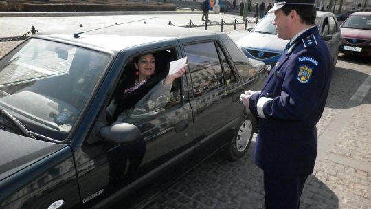 Flori şi felicitări pentru şoferiţele din Arad
