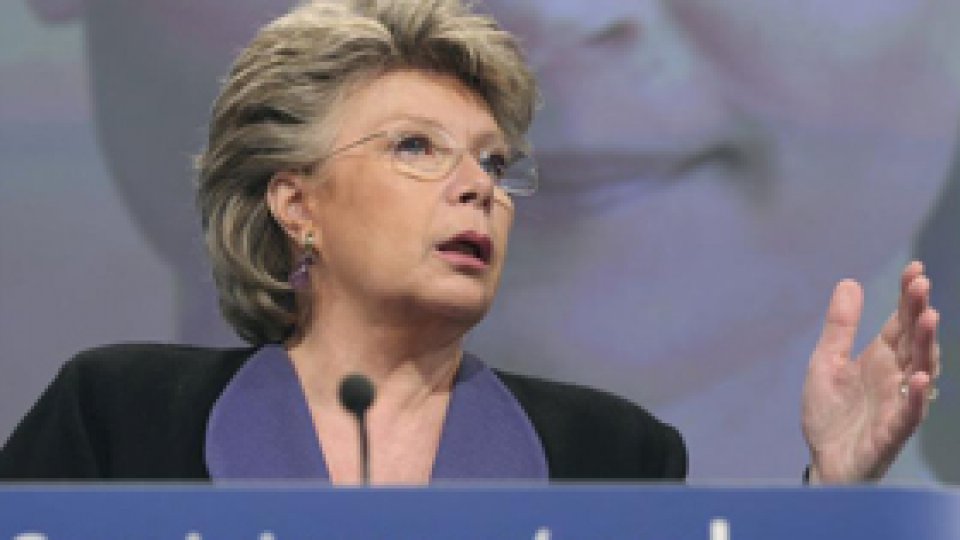 Siteurile "nu pot fi interzise de Comisia Europeană"