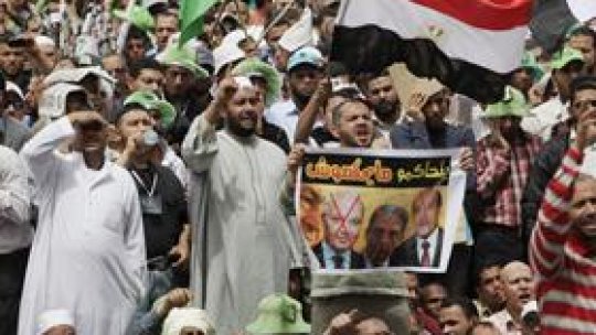 10 candidaţi "respinşi" la alegerile prezidenţiale din Egipt