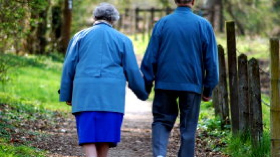 Româncele, printre cele mai mici speranţe de viaţă din UE