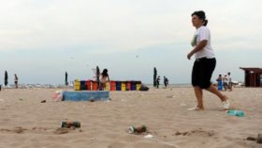 Mii de români petrec vacanţa de 1 mai la mare şi munte