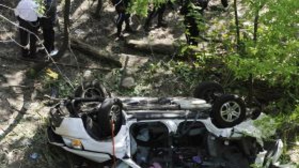 Un autoturism s-a prăbuşit de pe autostrada din Bronx